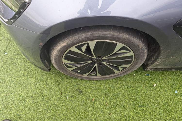 Used BYD Seal 2022 550 km Standard Range Rear-Wheel Drive Elite Version Left Front Wheel Hub