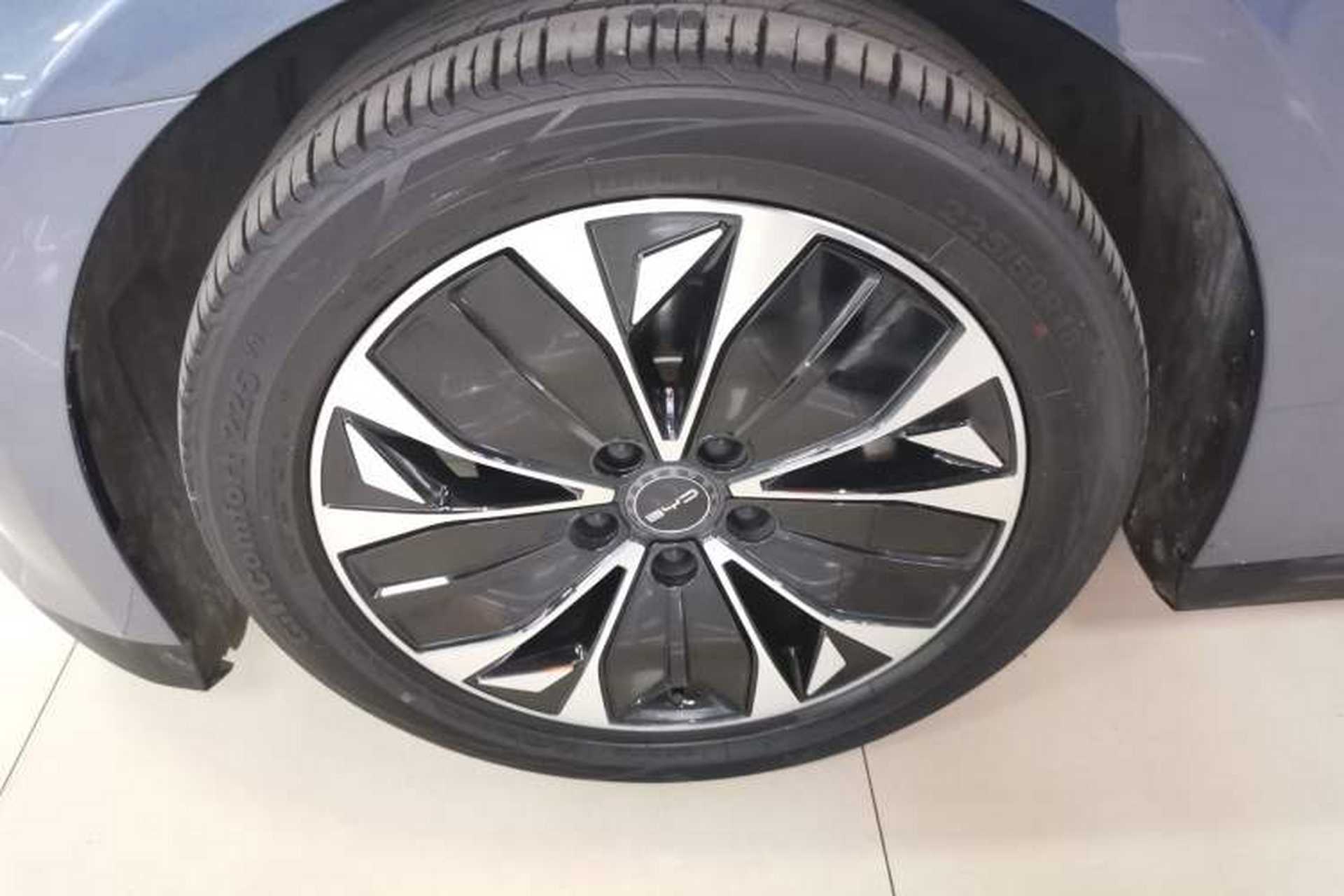 Used BYD Seal 2022 550 km Standard Range Rear-Wheel Drive Prestige Version Left Front Wheel Hub