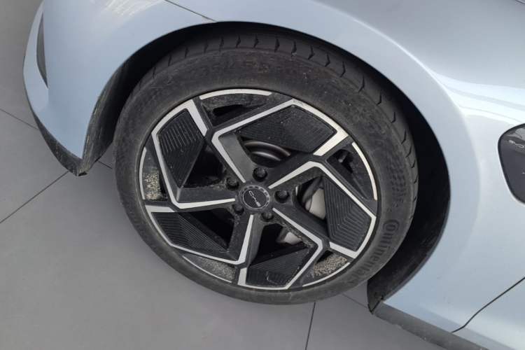 Used BYD Seal 2022 700 km Long-Range Rear-Wheel-Drive Version Left Front Wheel Hub