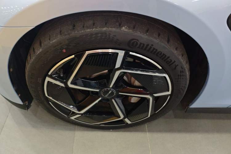 Used BYD Seal 2022 650 km All-Wheel-Drive Performance Version Left Front Wheel Hub