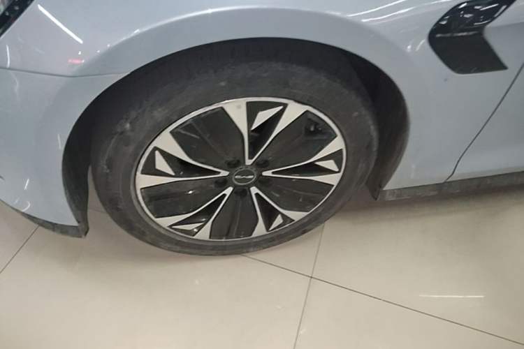 Used BYD Seal 2022 550 km Standard Range Rear-Wheel Drive Prestige Version Left Front Wheel Hub