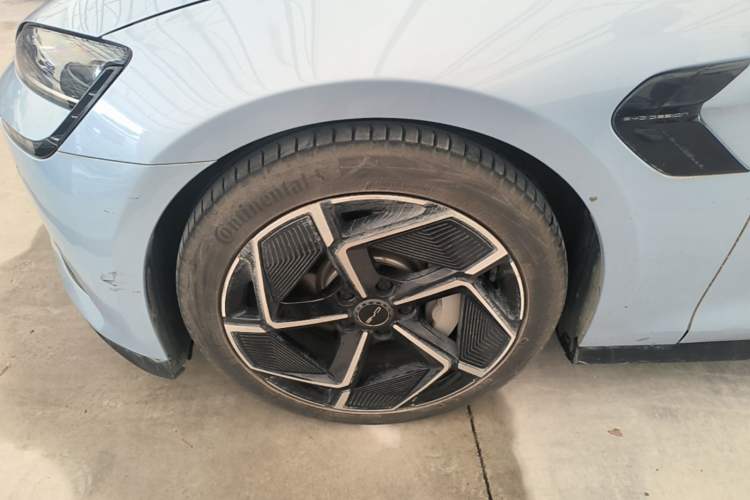Used BYD Seal 2022 700 km Long-Range Rear-Wheel-Drive Version Left Front Wheel Hub