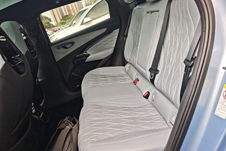 Used BYD Seal 2022 550 km Standard Range Rear-Wheel Drive Prestige Version Left Rear Seat