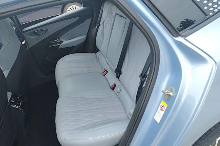 Used BYD Seal 2022 700 km Long-Range Rear-Wheel-Drive Version Left Rear Seat
