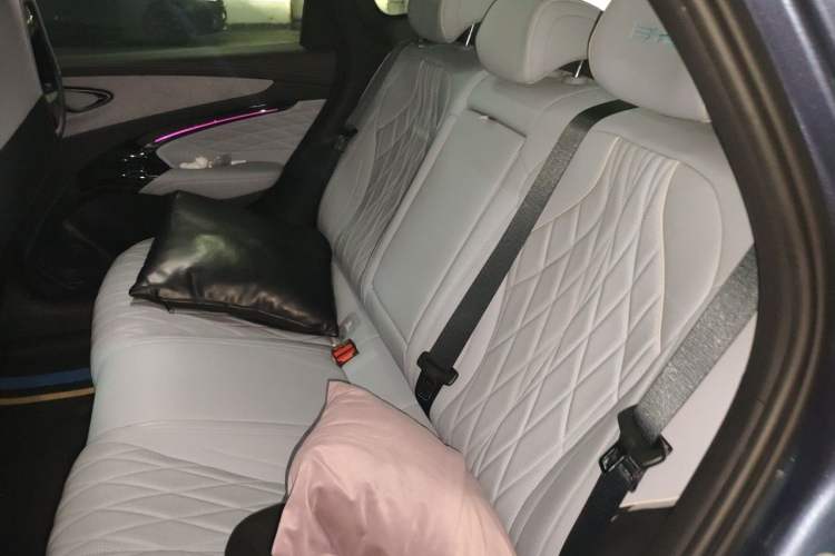 Used BYD Seal 2022 550 km Standard Range Rear-Wheel Drive Prestige Version Left Rear Seat