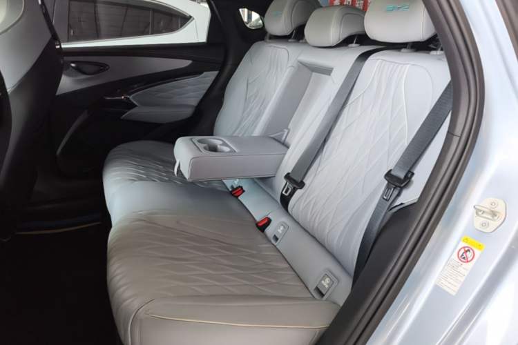 Used BYD Seal 2022 550 km Standard Range Rear-Wheel Drive Prestige Version Left Rear Seat