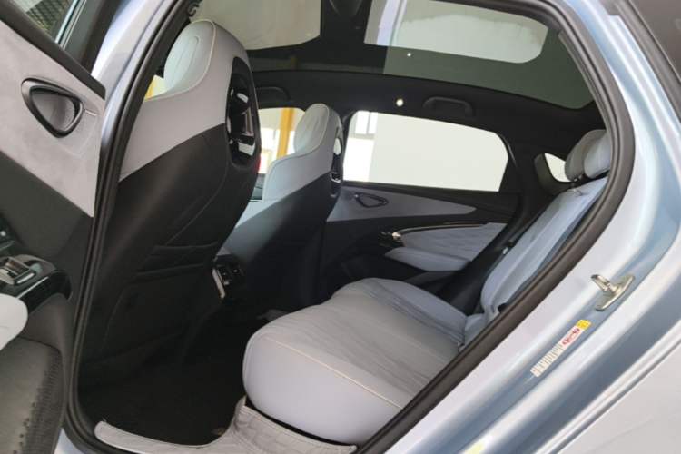 Used BYD Seal 2022 550 km Standard Range Rear-Wheel Drive Prestige Version Left Rear Seat