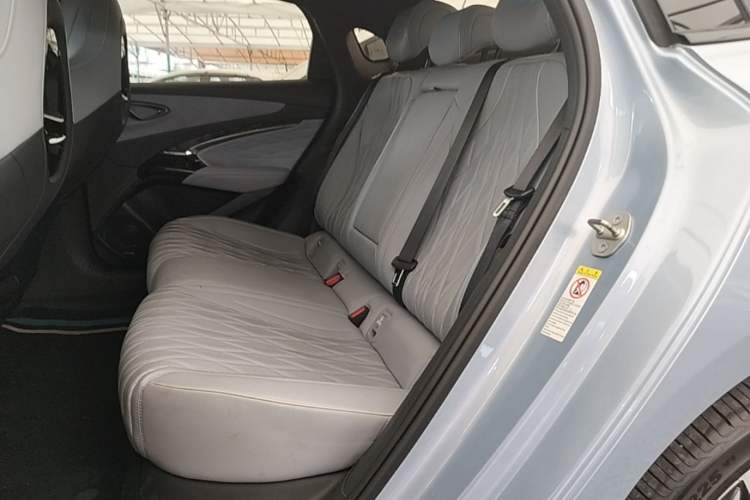 Used BYD Seal 2022 550 km Standard Range Rear-Wheel Drive Prestige Version Left Rear Seat