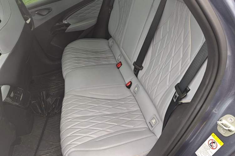 Used BYD Seal 2022 550 km Standard Range Rear-Wheel Drive Elite Version Left Rear Seat