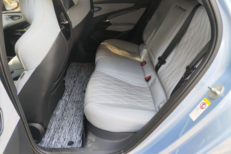 Used BYD Seal 2022 650 km All-Wheel-Drive Performance Version Left Rear Seat