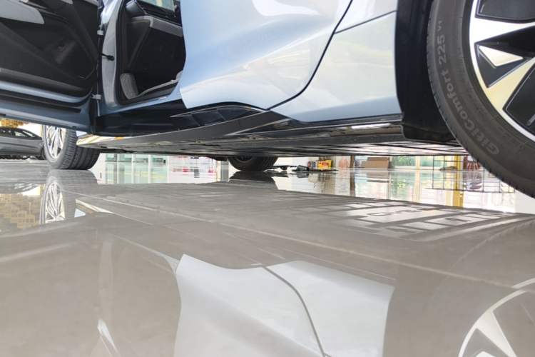 Used BYD Seal 2022 550 km Standard Range Rear-Wheel Drive Prestige Version Left Side Sill