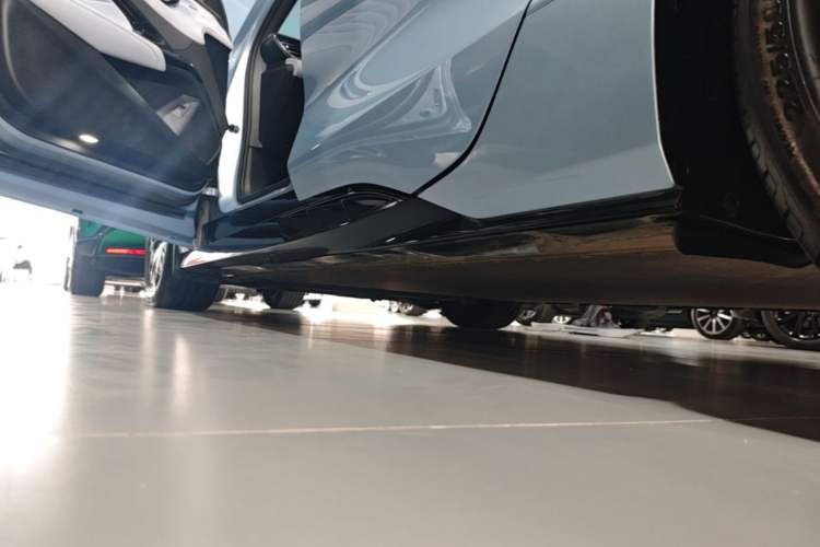 Used BYD Seal 2022 550 km Standard Range Rear-Wheel Drive Prestige Version Left Side Sill