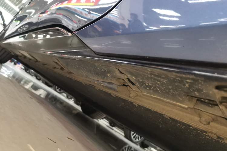 Used BYD Seal 2022 550 km Standard Range Rear-Wheel Drive Prestige Version Left Side Sill
