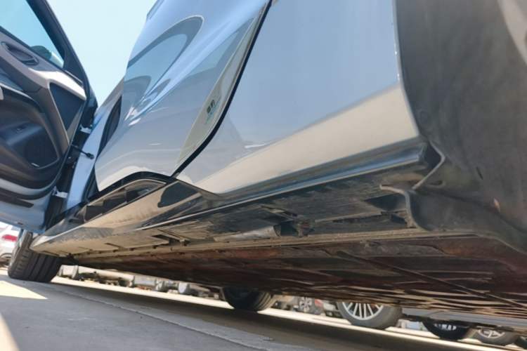 Used BYD Seal 2022 650 km All-Wheel-Drive Performance Version Left Side Sill
