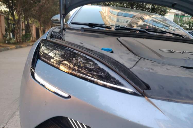 Used BYD Seal 2022 550 km Standard Range Rear-Wheel Drive Elite Version Right Front Headlight
