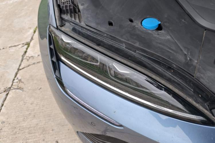 Used BYD Seal 2022 550 km Standard Range Rear-Wheel Drive Prestige Version Right Front Headlight