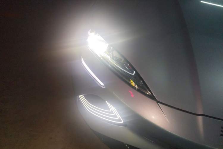 Used BYD Seal 2022 550 km Standard Range Rear-Wheel Drive Elite Version Right Front Headlight