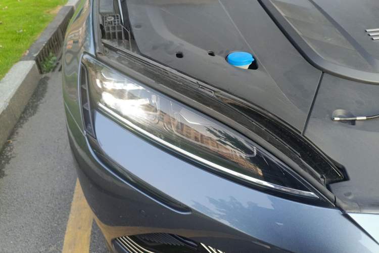 Used BYD Seal 2022 550 km Standard Range Rear-Wheel Drive Elite Version Right Front Headlight