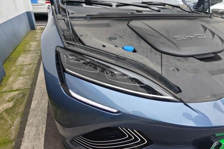 Used BYD Seal 2022 550 km Standard Range Rear-Wheel Drive Prestige Version Right Front Headlight