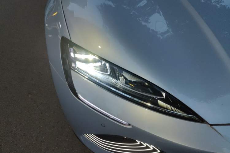 Used BYD Seal 2022 550 km Standard Range Rear-Wheel Drive Elite Version Right Front Headlight