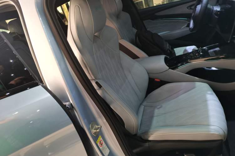 Used BYD Seal 2022 650 km All-Wheel-Drive Performance Version Right Front Seat