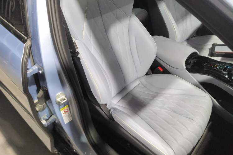 Used BYD Seal 2022 550 km Standard Range Rear-Wheel Drive Elite Version Right Front Seat