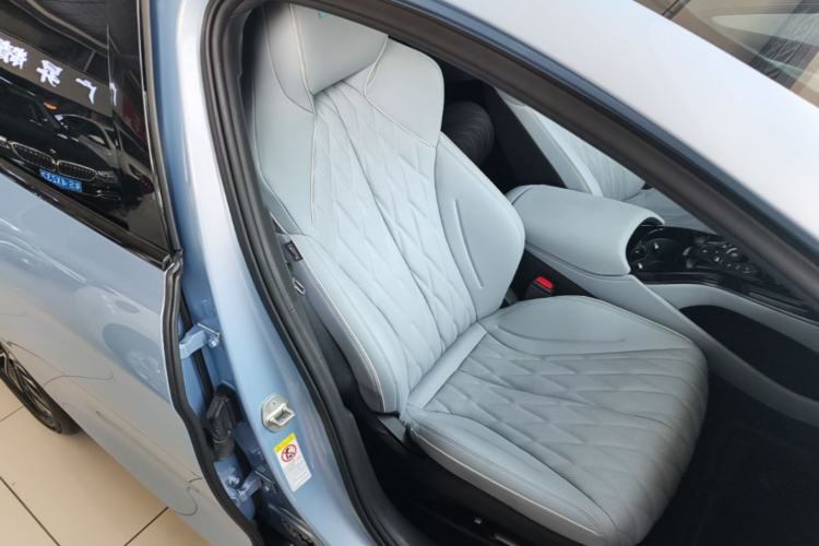 Used BYD Seal 2022 550 km Standard Range Rear-Wheel Drive Prestige Version Right Front Seat