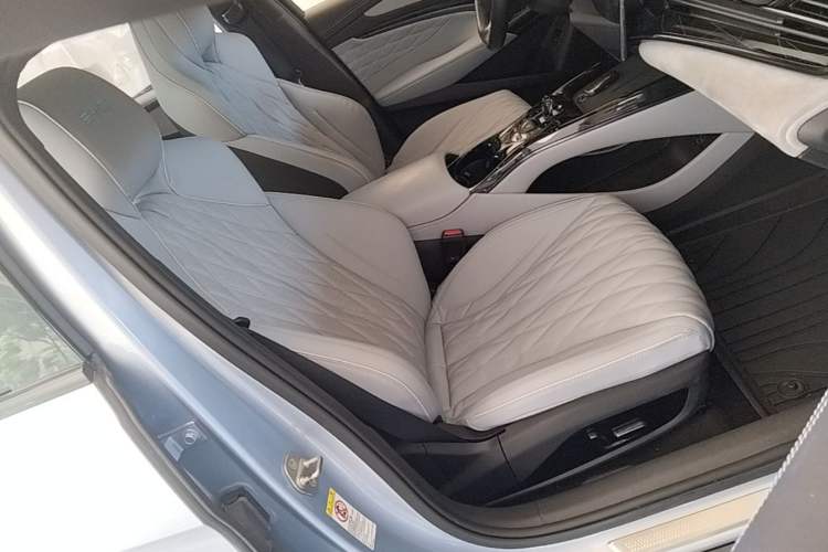 Used BYD Seal 2022 550 km Standard Range Rear-Wheel Drive Prestige Version Right Front Seat