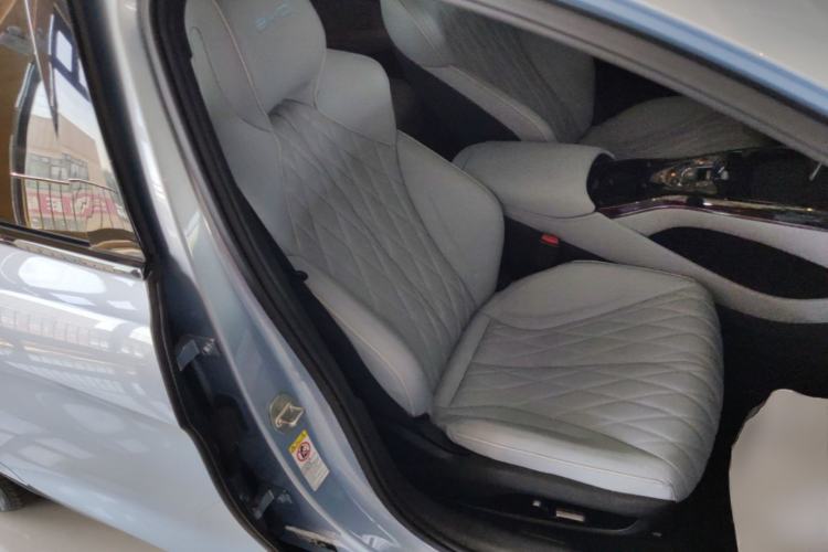 Used BYD Seal 2022 550 km Standard Range Rear-Wheel Drive Prestige Version Right Front Seat