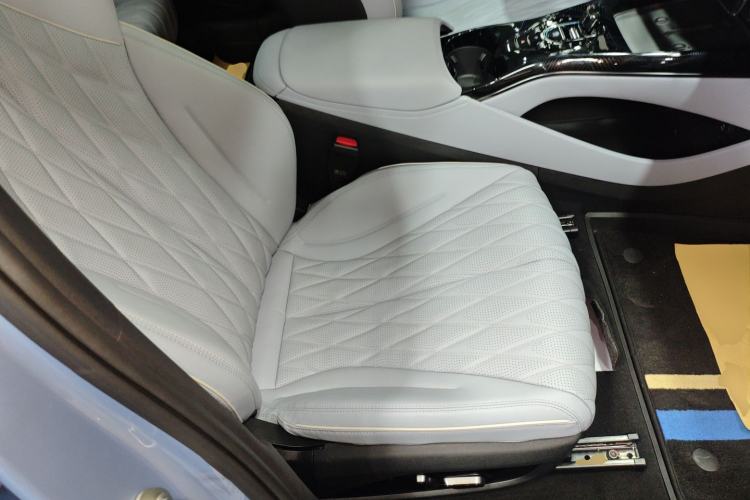 Used BYD Seal 2022 550 km Standard Range Rear-Wheel Drive Elite Version Right Front Seat