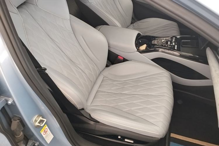 Used BYD Seal 2022 550 km Standard Range Rear-Wheel Drive Prestige Version Right Front Seat