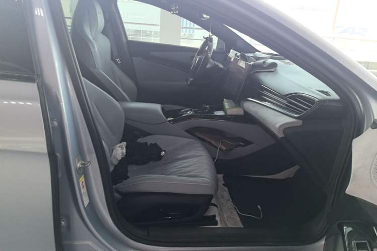 Used BYD Seal 2022 700 km Long-Range Rear-Wheel-Drive Version Right Front Seat