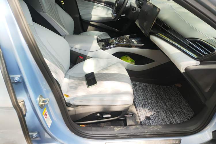 Used BYD Seal 2022 650 km All-Wheel-Drive Performance Version Right Front Seat