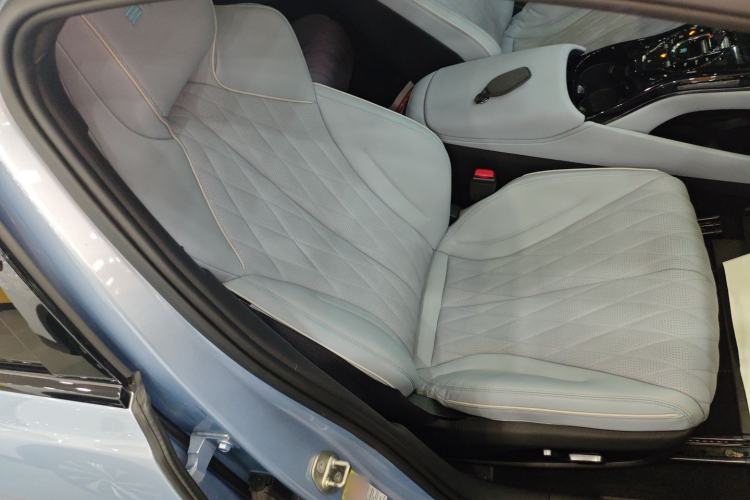 Used BYD Seal 2022 650 km All-Wheel-Drive Performance Version Right Front Seat