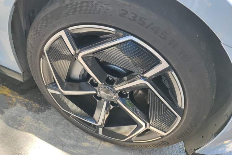 Used BYD Seal 2022 700 km Long-Range Rear-Wheel-Drive Version Right Front Wheel Hub