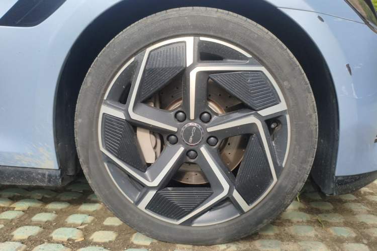 Used BYD Seal 2022 650 km All-Wheel-Drive Performance Version Right Front Wheel Hub