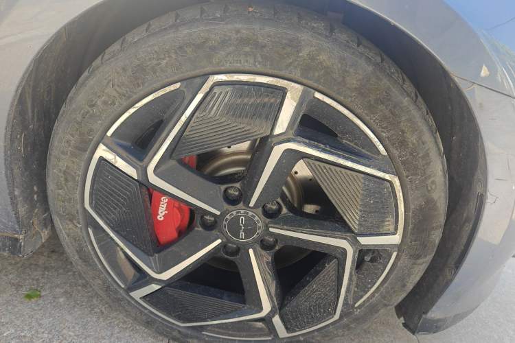 Used BYD Seal 2022 700 km Long-Range Rear-Wheel-Drive Version Right Front Wheel Hub