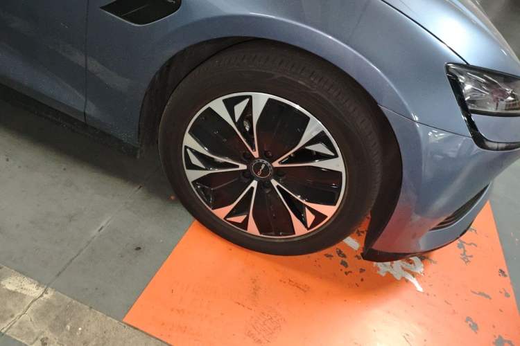 Used BYD Seal 2022 550 km Standard Range Rear-Wheel Drive Prestige Version Right Front Wheel Hub