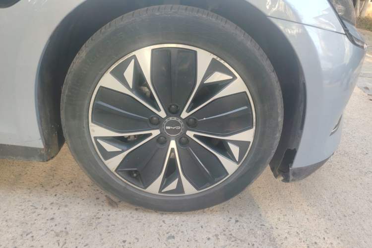 Used BYD Seal 2022 550 km Standard Range Rear-Wheel Drive Elite Version Right Front Wheel Hub