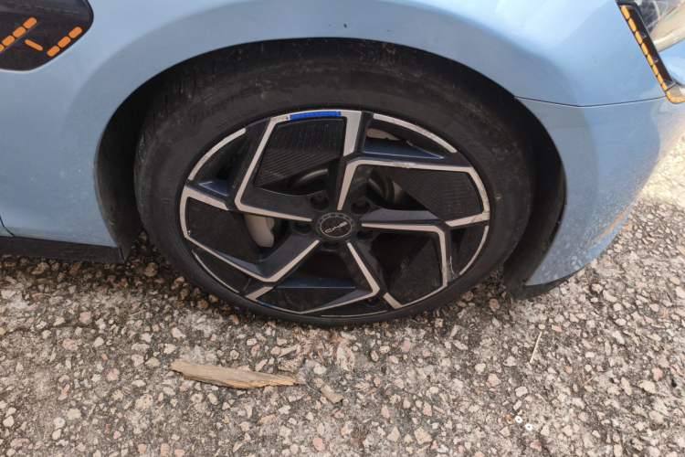 Used BYD Seal 2022 700 km Long-Range Rear-Wheel-Drive Version Right Front Wheel Hub