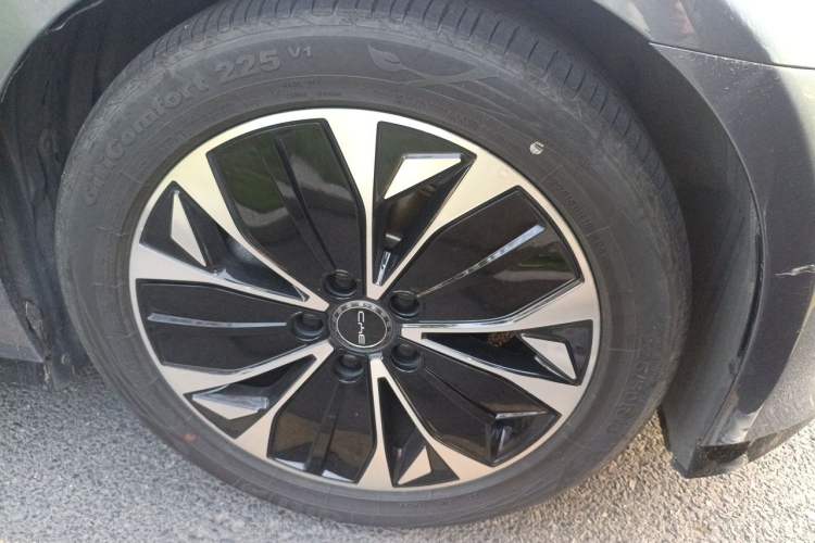 Used BYD Seal 2022 550 km Standard Range Rear-Wheel Drive Elite Version Right Front Wheel Hub
