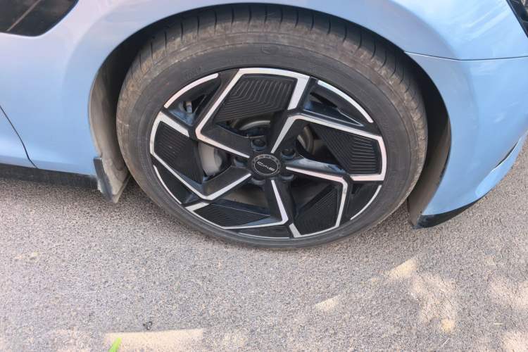 Used BYD Seal 2022 700 km Long-Range Rear-Wheel-Drive Version Right Front Wheel Hub