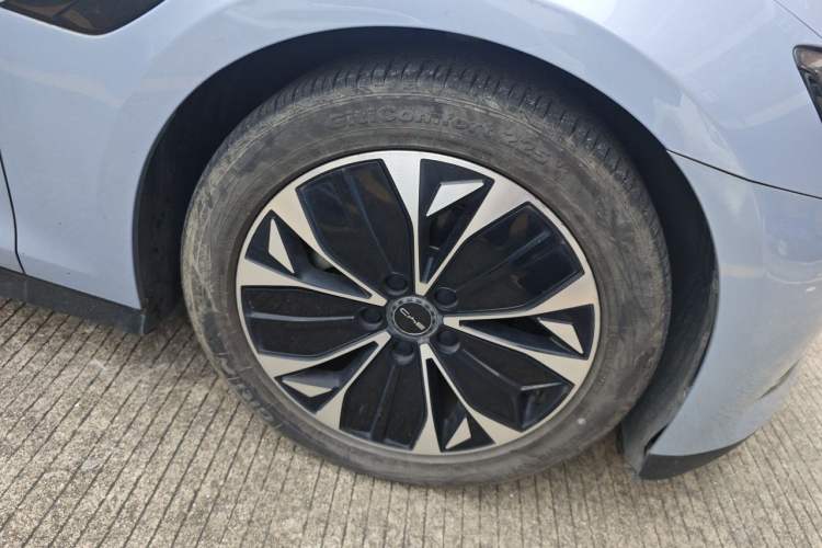 Used BYD Seal 2022 550 km Standard Range Rear-Wheel Drive Prestige Version Right Front Wheel Hub