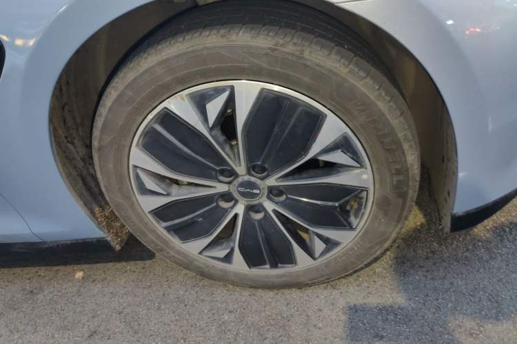 Used BYD Seal 2022 550 km Standard Range Rear-Wheel Drive Elite Version Right Front Wheel Hub