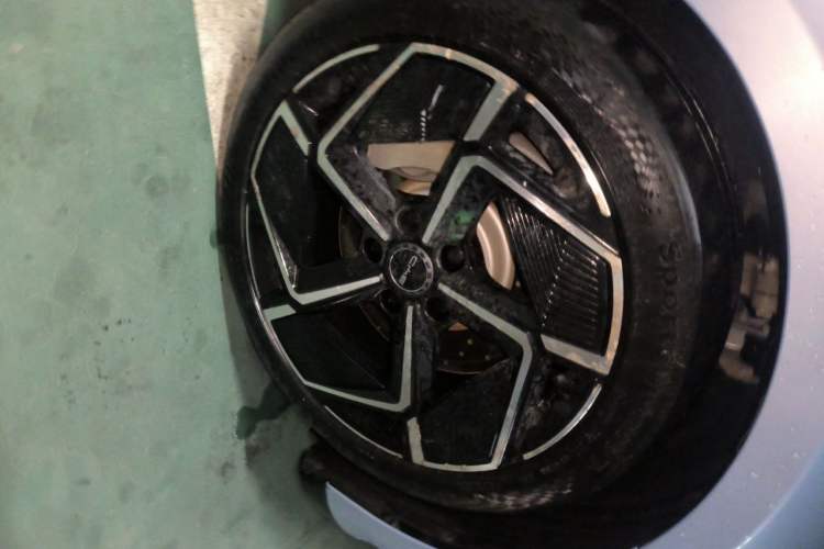 Used BYD Seal 2022 650 km All-Wheel-Drive Performance Version Right Front Wheel Hub
