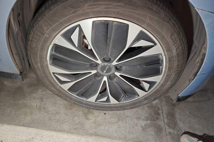 Used BYD Seal 2022 550 km Standard Range Rear-Wheel Drive Prestige Version Right Front Wheel Hub