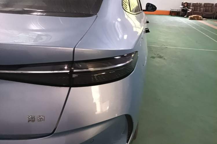 Used BYD Seal 2022 550 km Standard Range Rear-Wheel Drive Prestige Version Right Rear Taillight