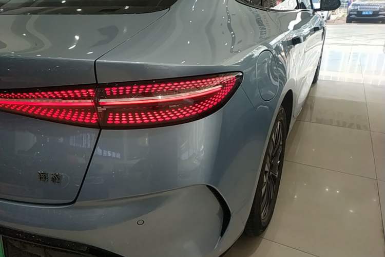 Used BYD Seal 2022 550 km Standard Range Rear-Wheel Drive Prestige Version Right Rear Taillight