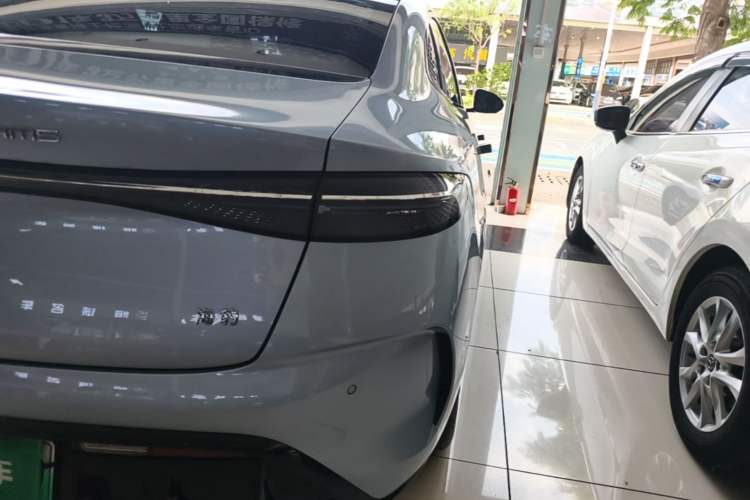 Used BYD Seal 2022 550 km Standard Range Rear-Wheel Drive Prestige Version Right Rear Taillight