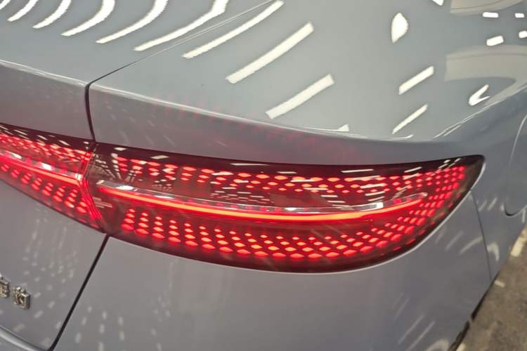 Used BYD Seal 2022 700 km Long-Range Rear-Wheel-Drive Version Right Rear Taillight